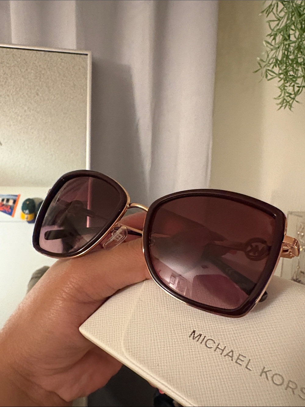 Michael Kors Women’s Burgundy Gradient Square Sunglasses like new - Picture 8 of 8